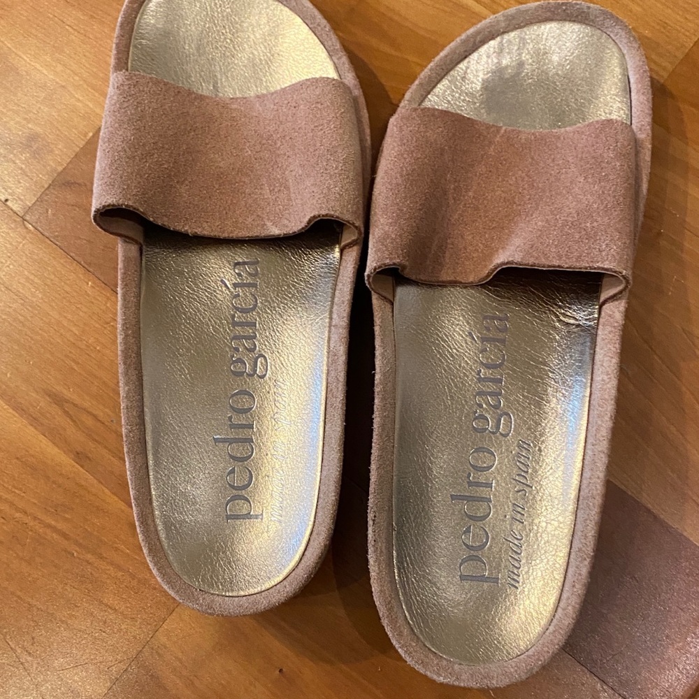 Pedro Garcia light pink slides